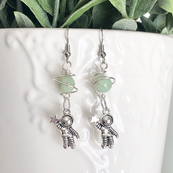 New Hand Wrapped Wire Silver Mint Green Planet Astronaut Star Space Earrings - Picture 13 of 14